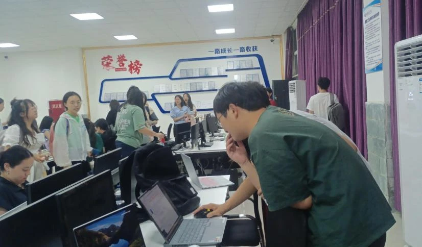 知了匯智實(shí)踐項(xiàng)目走進(jìn)綿陽師院,助力網(wǎng)絡(luò)安全實(shí)戰(zhàn)型人才培養(yǎng)